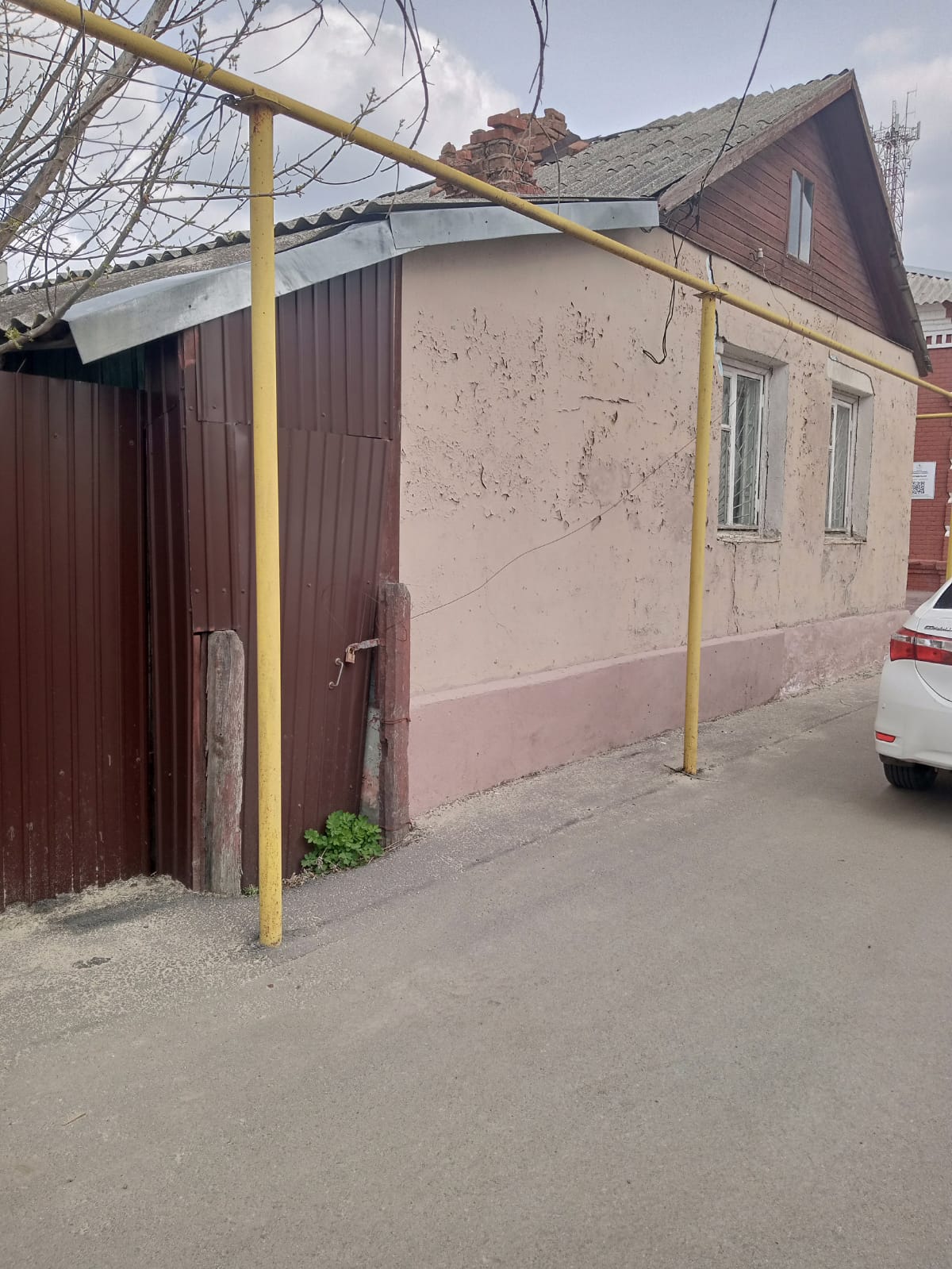 Комплекс имущества по адресу Воронежская область, г. Бутурлиновка, пл. Воли, з/у 27 (д. 27)