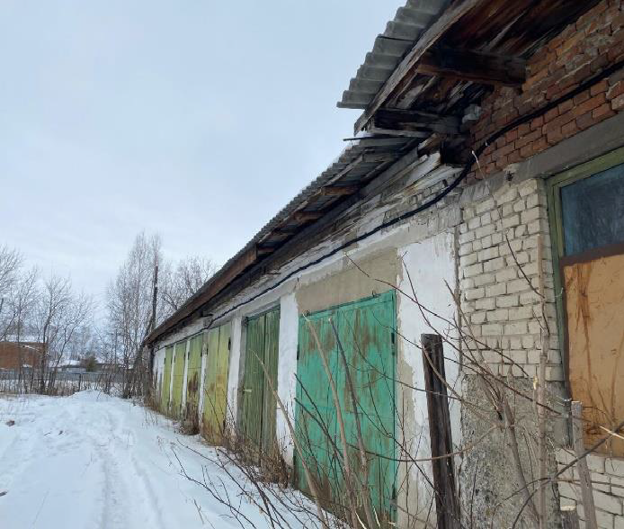 Помещения в нежилом здании гаража с пристроем Пл. 254.1 кв. м. Местоположение: Россия, Курганская обл., Далматовский район, г. Далматово, ул. Советская, 290