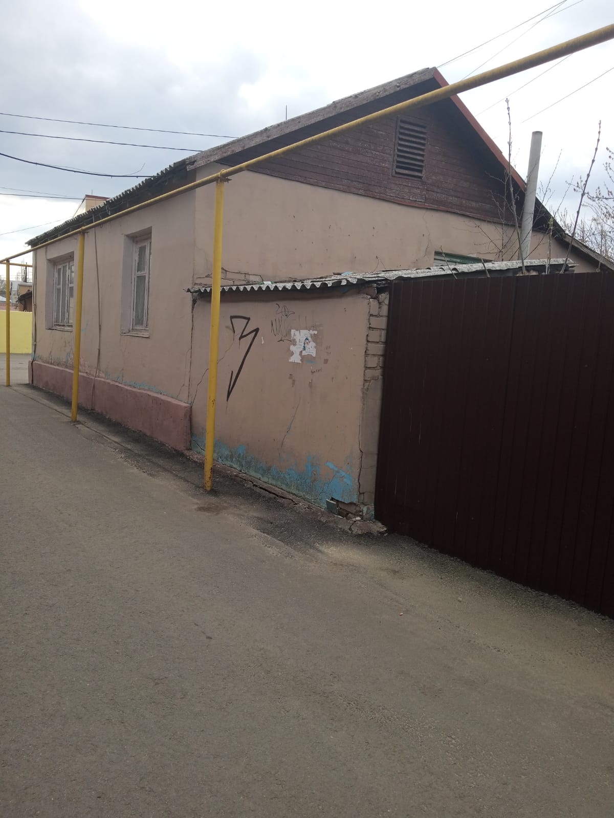 Комплекс имущества по адресу Воронежская область, г. Бутурлиновка, пл. Воли, з/у 27 (д. 27)