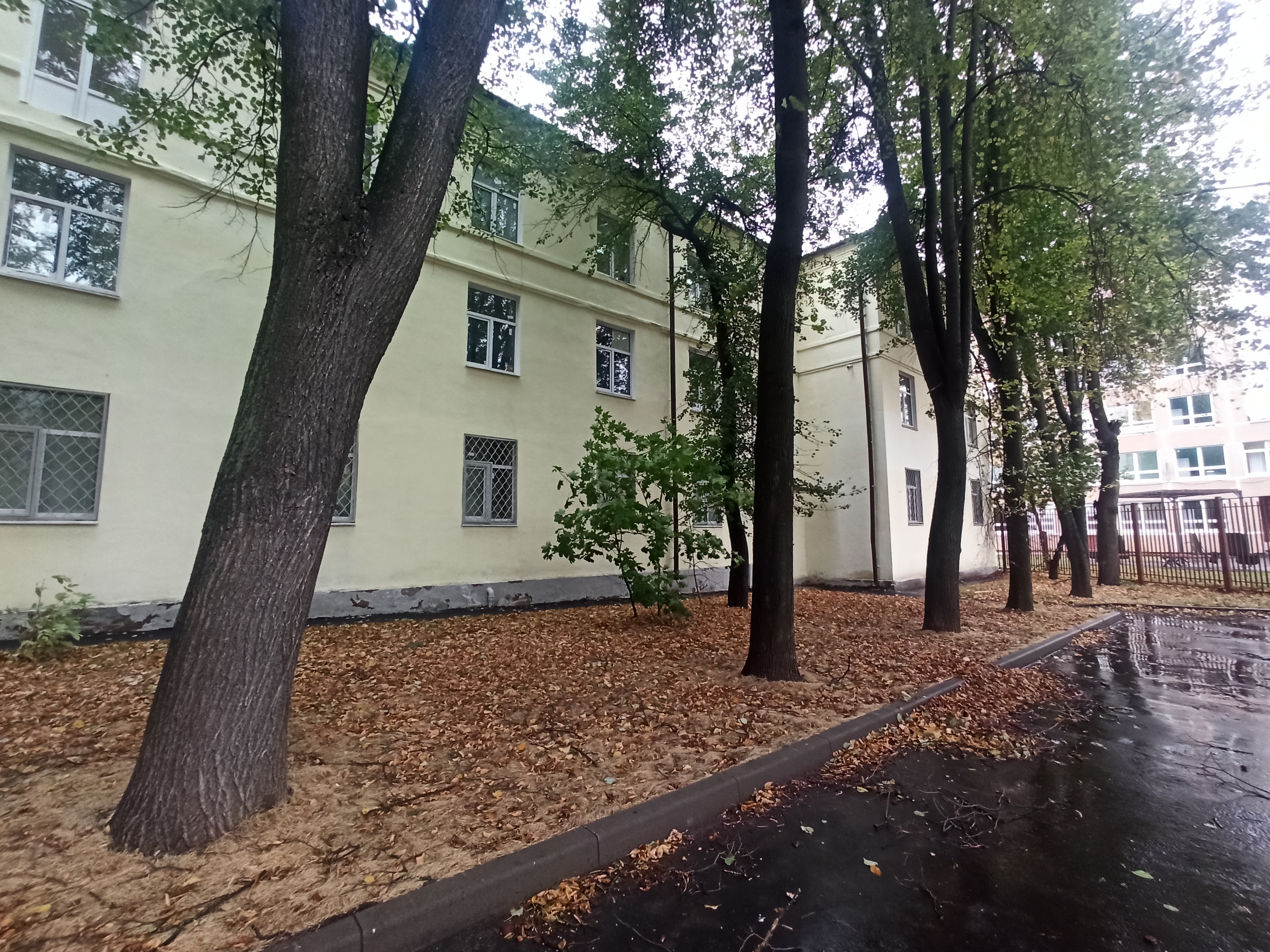 Комплекс имущества, расположенного: г Москва, ул 8-я Парковая, вл 11А, стр 1: 1. Земельный участок пл. 700 +/- 9 кв. м.; 2. Здание пл. 1795 кв.м.