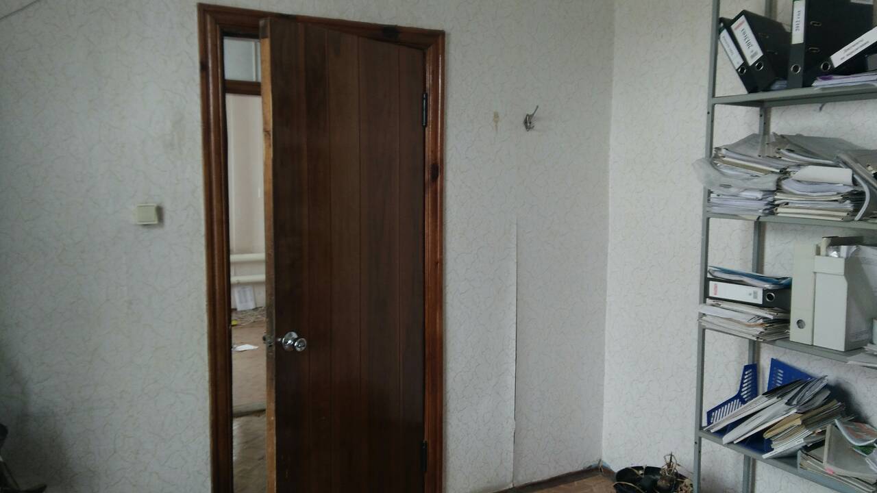 Нежилое здание и земельный участок, расположенные по адресу: Саратовская область, г. Аткарск, ул. Советская, д. 69.