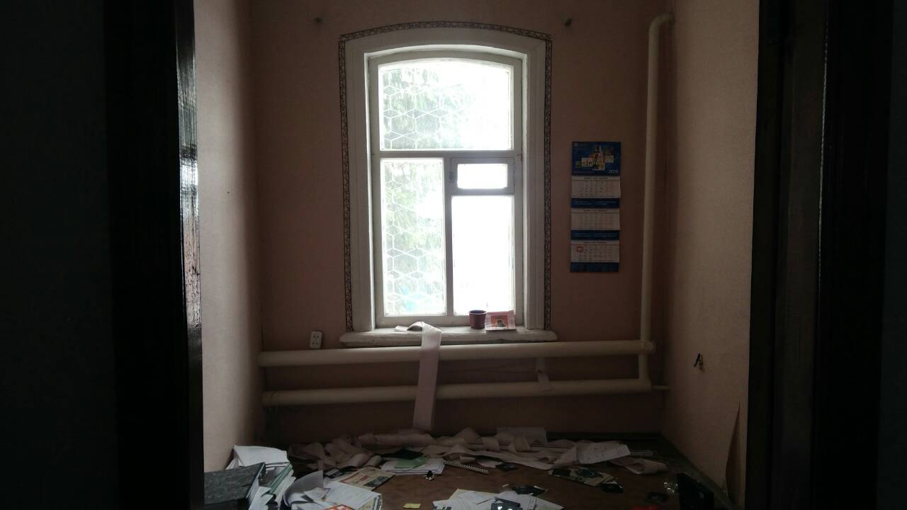 Нежилое здание и земельный участок, расположенные по адресу: Саратовская область, г. Аткарск, ул. Советская, д. 69.