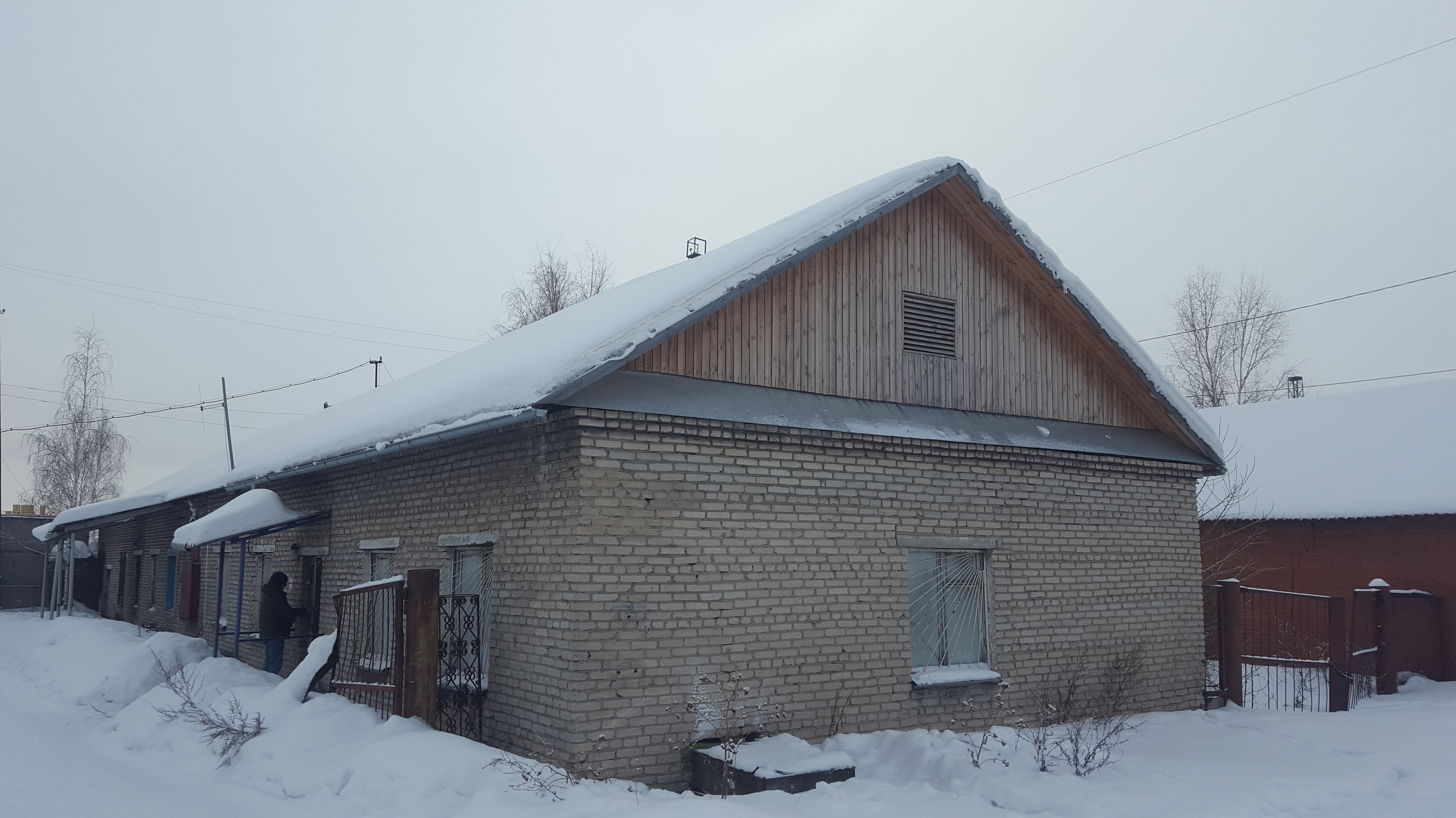 Комплекс имущества, распол.: обл. Свердловская, г. Серов, ул. Черняховского, дом 9: 1. ЗУ пл. 1188.3 +/- 5 кв. м.; 2. Здание (Здание страхового участка) пл. 251.9 кв.м.