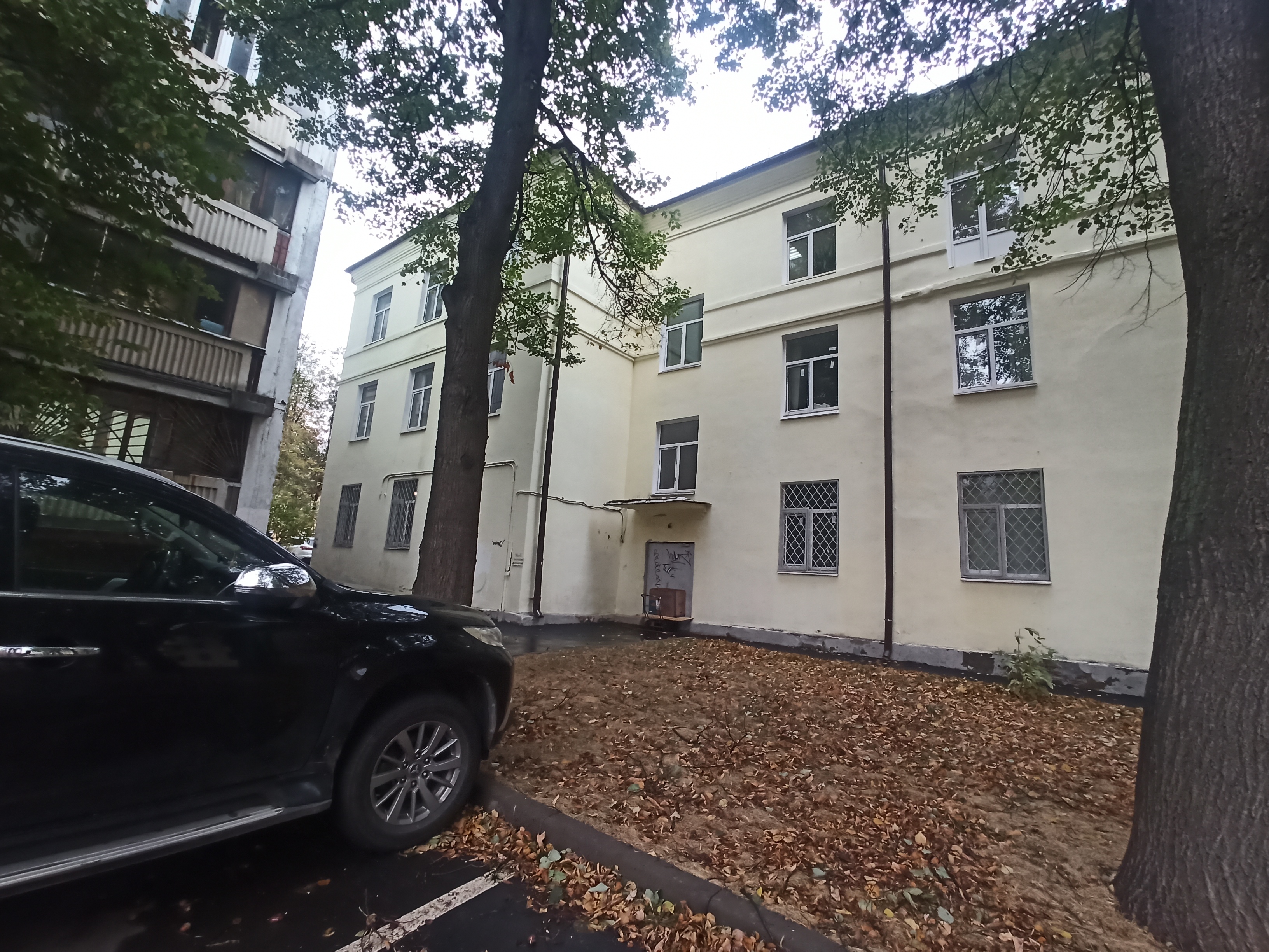 Комплекс имущества, расположенного: г Москва, ул 8-я Парковая, вл 11А, стр 1: 1. Земельный участок пл. 700 +/- 9 кв. м.; 2. Здание пл. 1795 кв.м.