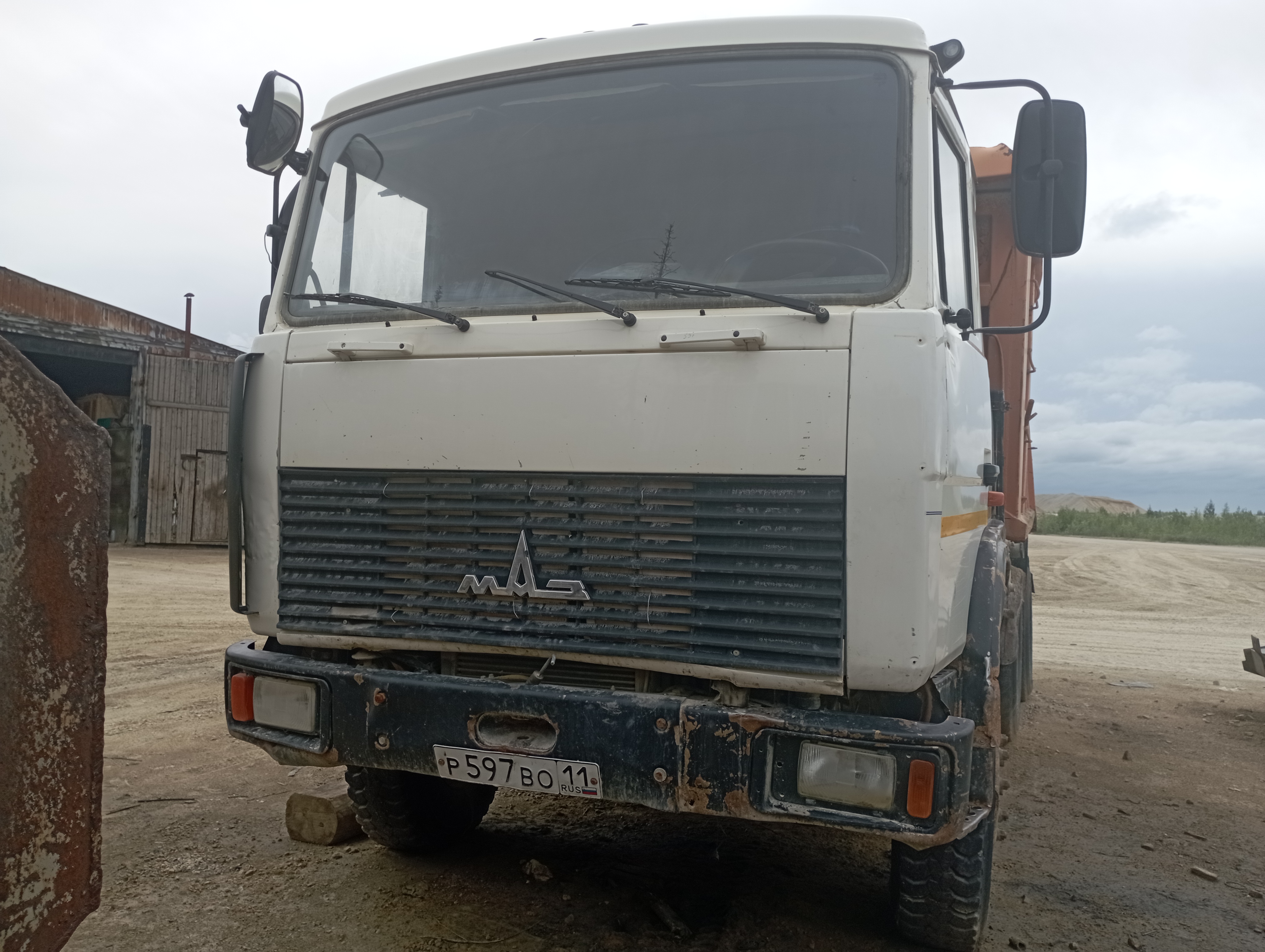 Самосвал МАЗ-5516Х5-480-050, 2016 г.в., 299,4 т. км, 328.0 л.с.