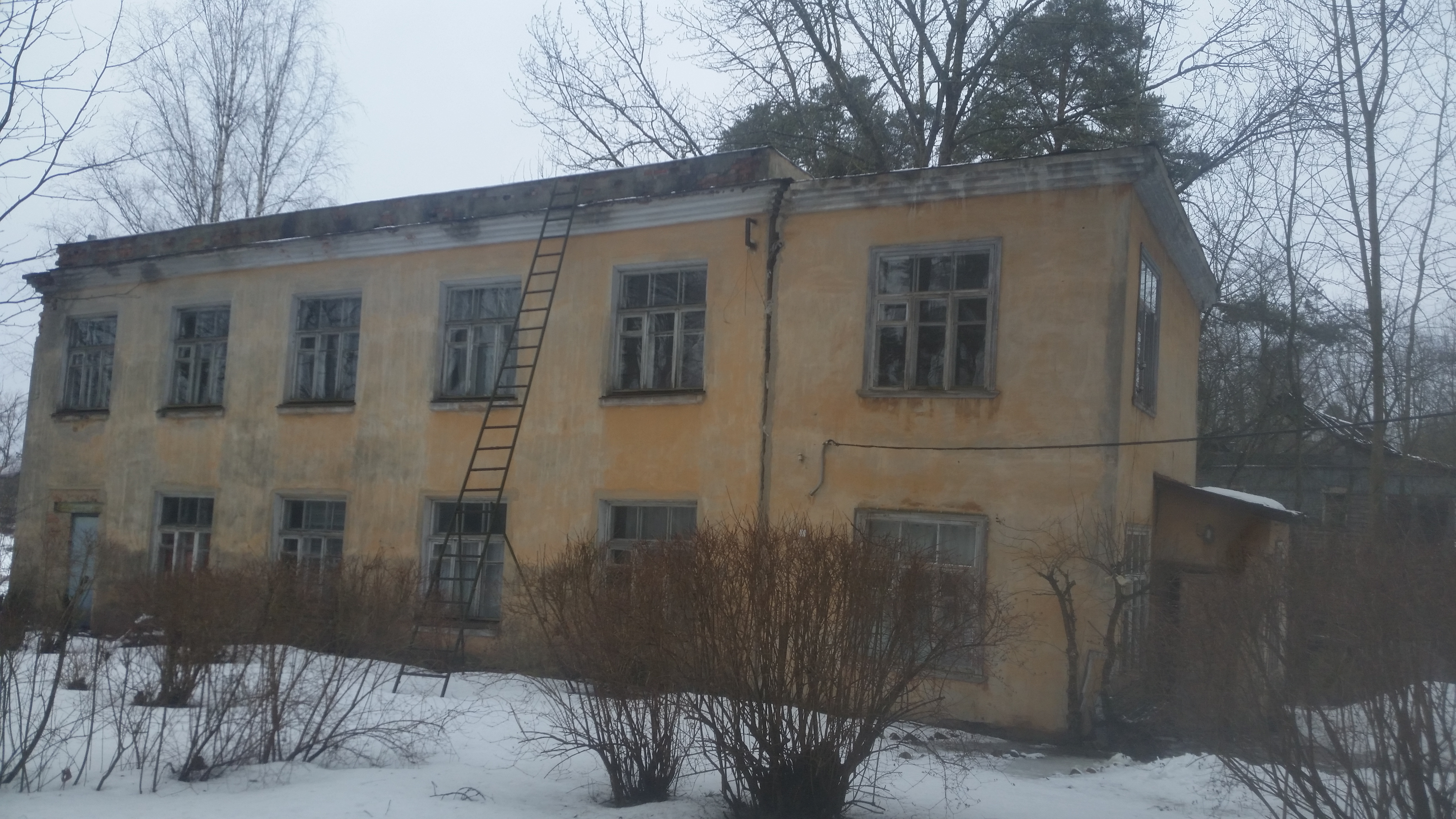 Комплекс имущества, расположенный Ленинградская область, Гатчинский район, пос. Сиверский, ул. Советская, д. 33